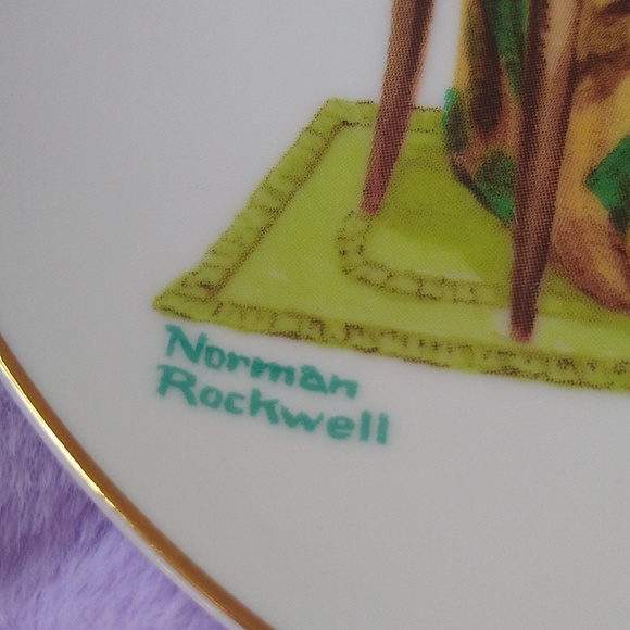 Norman Rockwell Plate Bedtime Decor Gold Trim Mom Cuddles her Child.. 6" Round - Picture 6 of 6